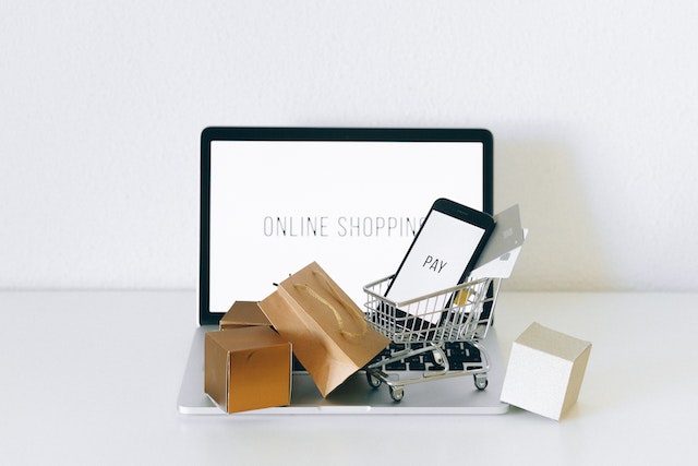 Opinie klientów w e-commerce – jak je zbierać i wykorzystywać do wzrostu sprzedaży?