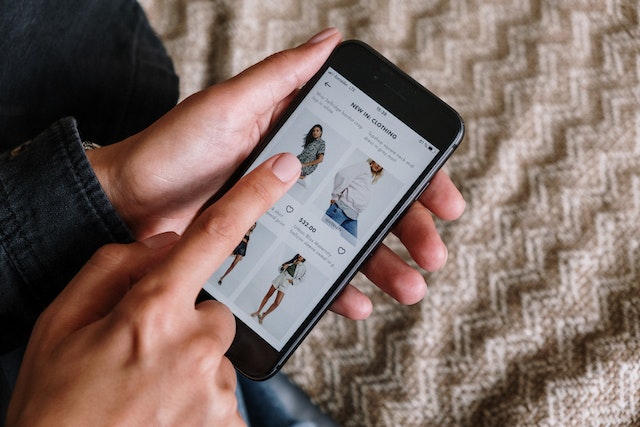 Sztuczna inteligencja w e-commerce – przyszłość czy chwilowa moda?