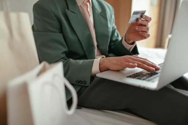 Kryzysy w e-commerce – jak radzić sobie z problemami i negatywnymi opiniami?